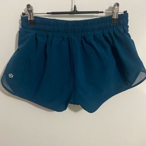 Lululemon 2.5 inch hotty hot shorts